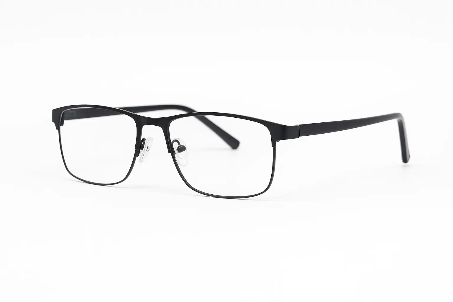 Anteojos metálicos negros para hombre modelo Cassian, ultralivianos y elegantes